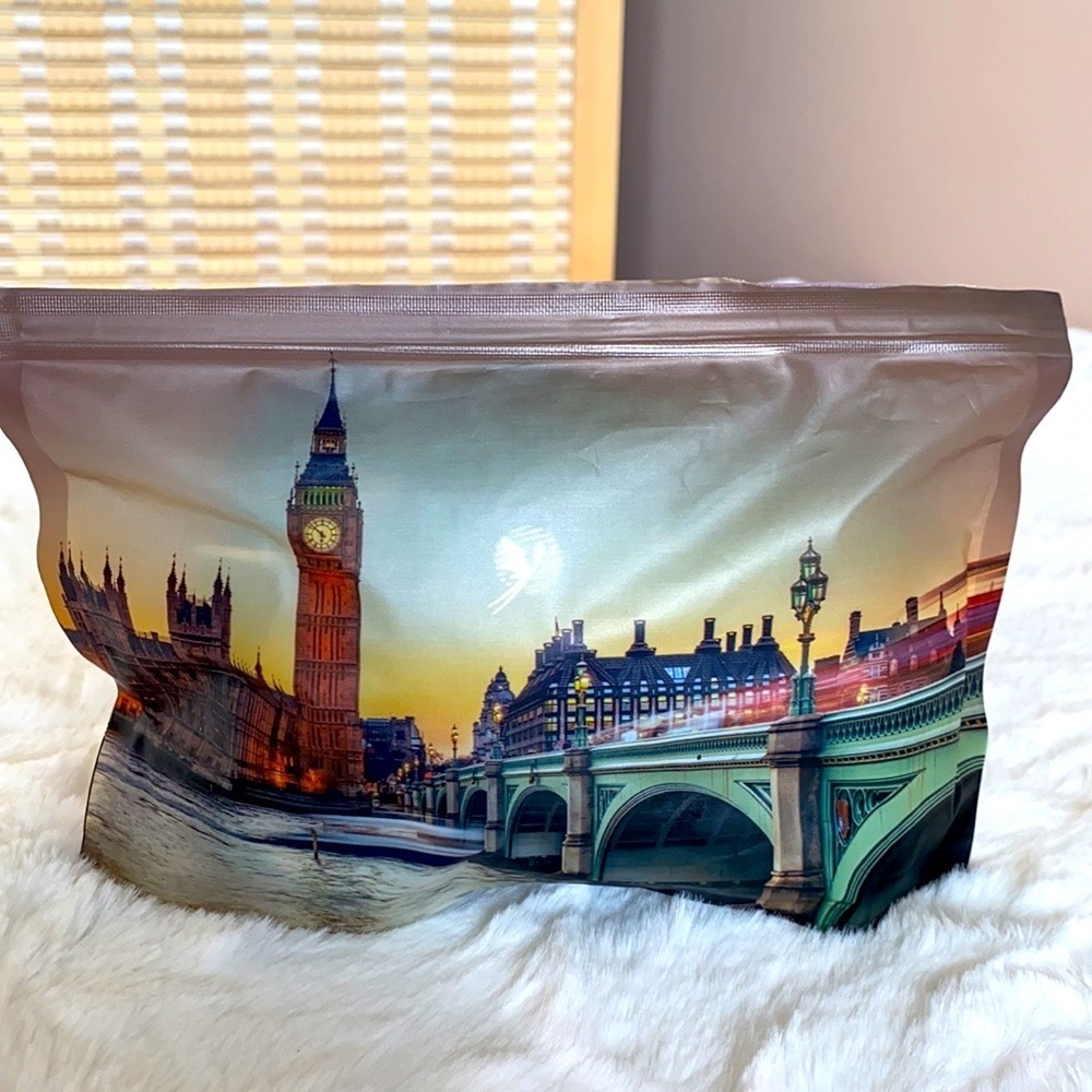 Qatar Airways London Clock picture bag Amenity kit traveler‎ safe kit - Picture 2 of 6